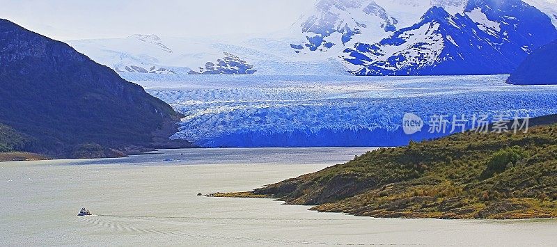 莫雷诺冰川，船和阿根廷湖- El Calafate，巴塔哥尼亚